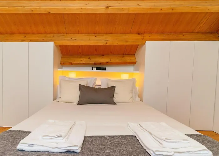 アパート The Coolest Loft In The Heart Of The Center ポルト